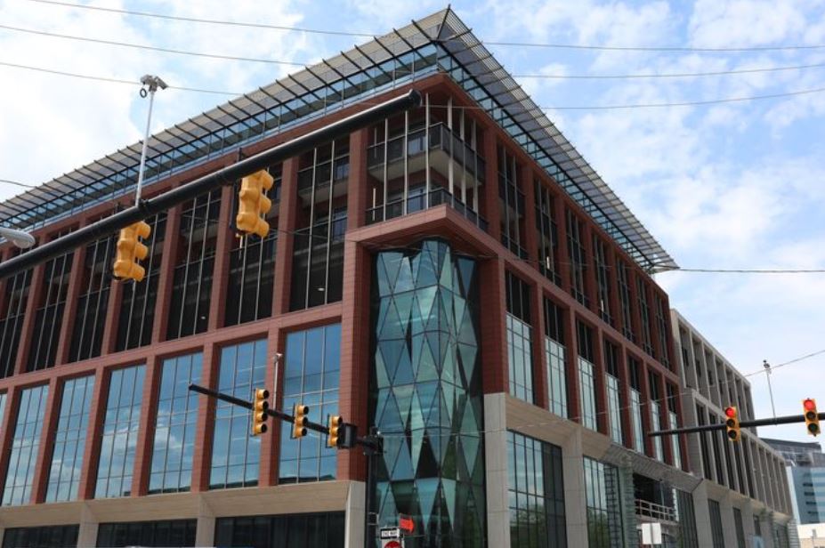 ‘Luxury’ apartments, offices will fill newly erected Warner Building in